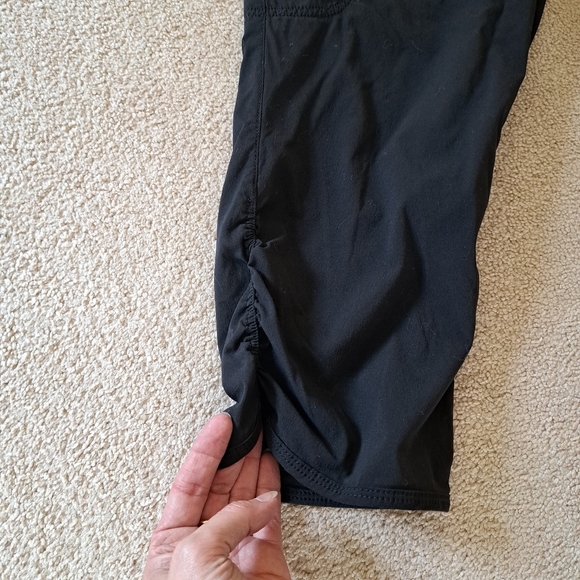 Eddie Bauer Capri Pants Women's Size 8 Black Cropped Stretch Cargo Pants Casual - Picture 5 of 10